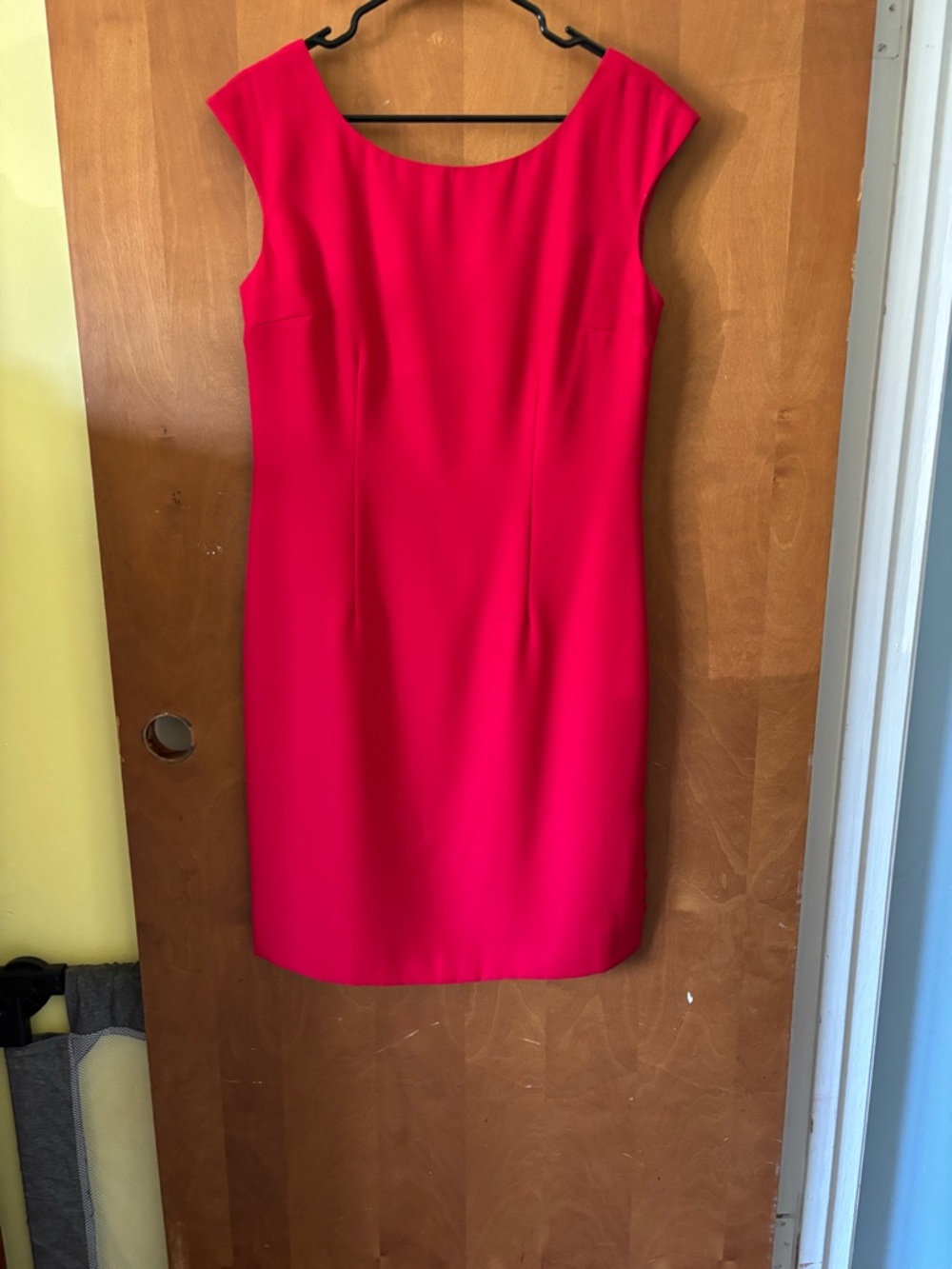 Sleek Cap-Sleeve Midi Dress in Bright Red